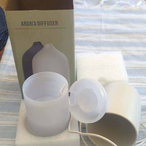 Aroma Diffuser - Black and White - Picture 5 of 6